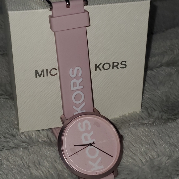 Michael Kors silicone watch💗 - Picture 9 of 13